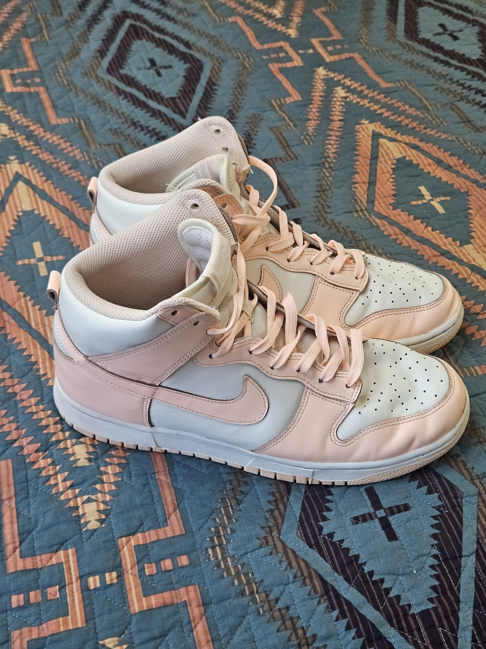 Women's Nike Dunk High Crimson‎ Tint Sneakers